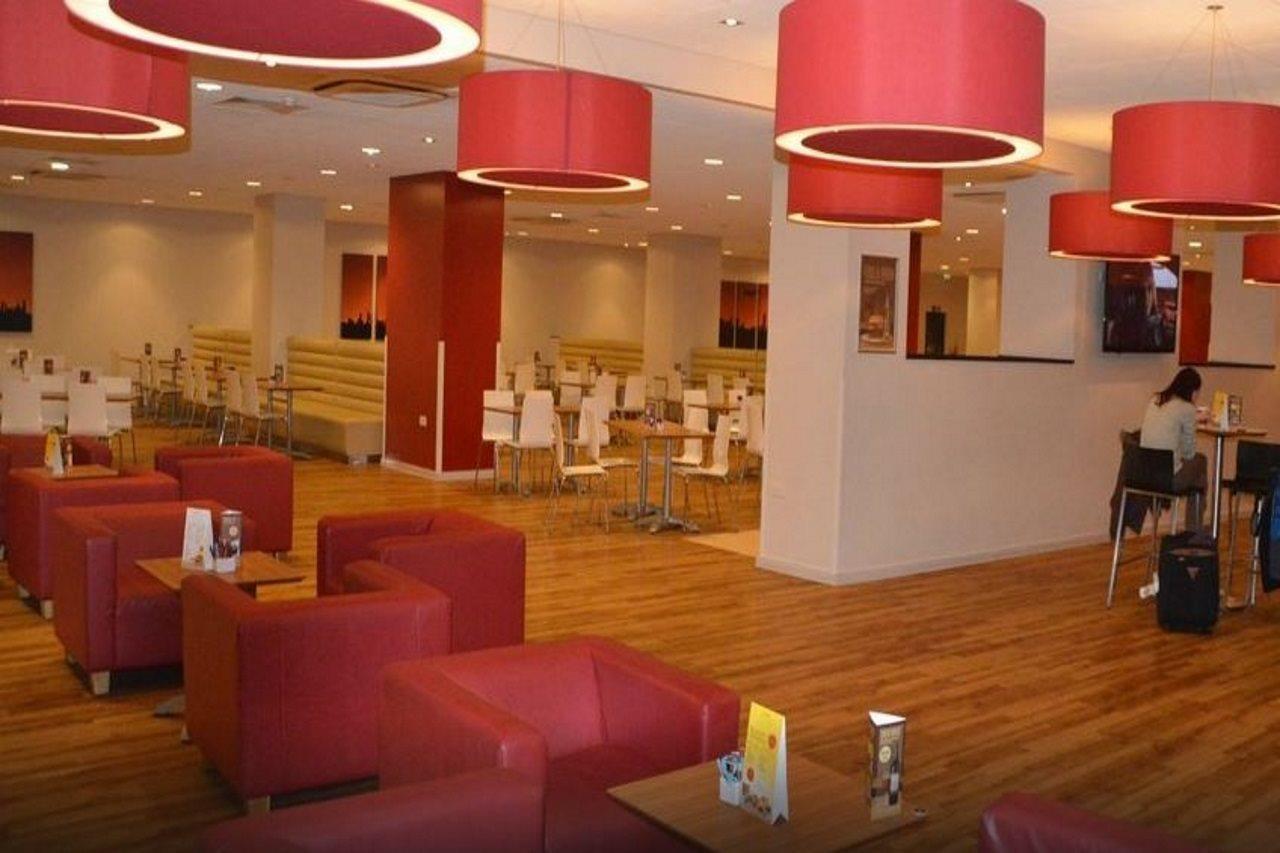 Mercure London Gatwick Airport Horley Exterior foto
