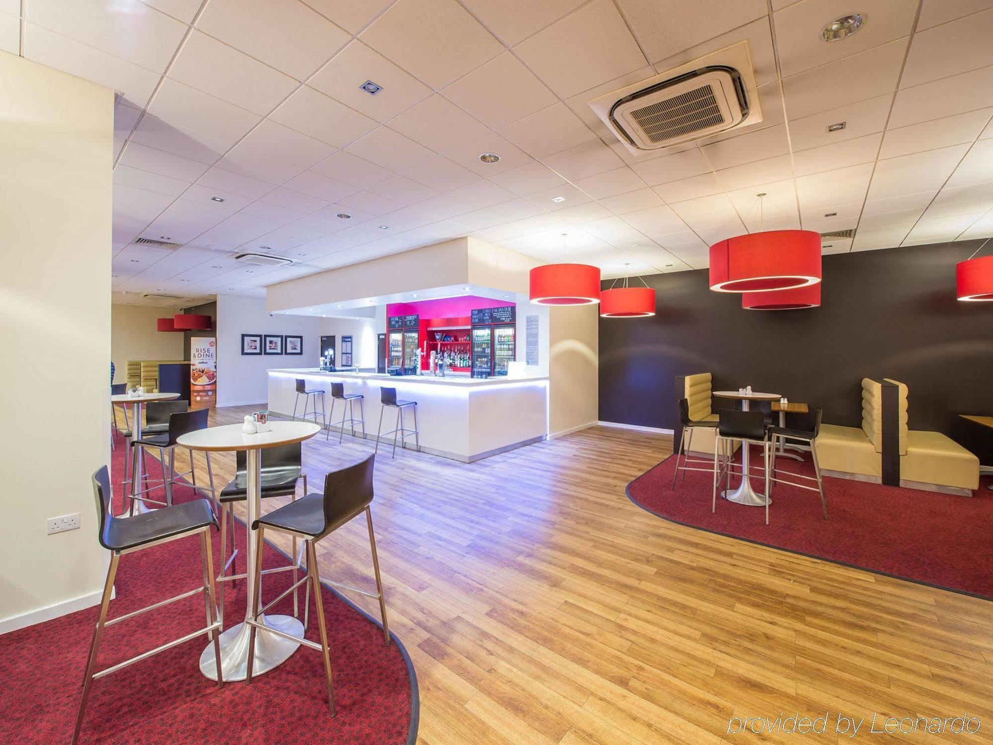 Mercure London Gatwick Airport Horley Exterior foto