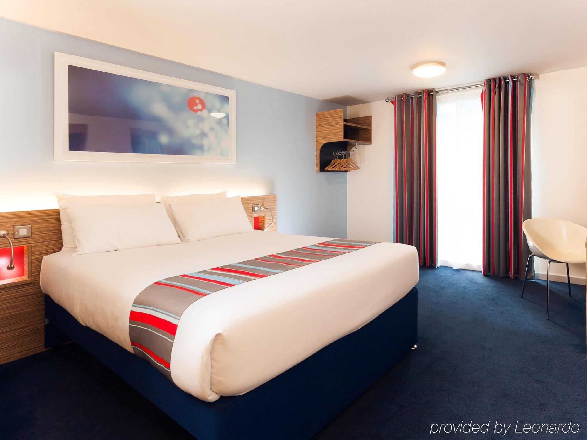 Mercure London Gatwick Airport Horley Exterior foto