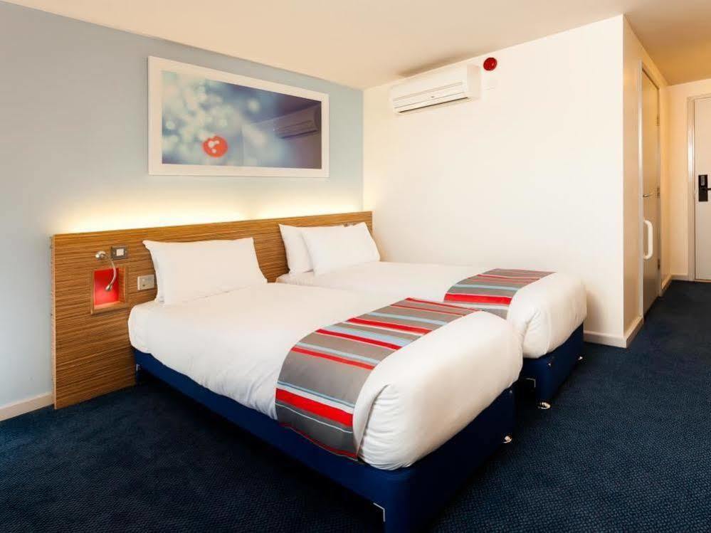 Mercure London Gatwick Airport Horley Exterior foto