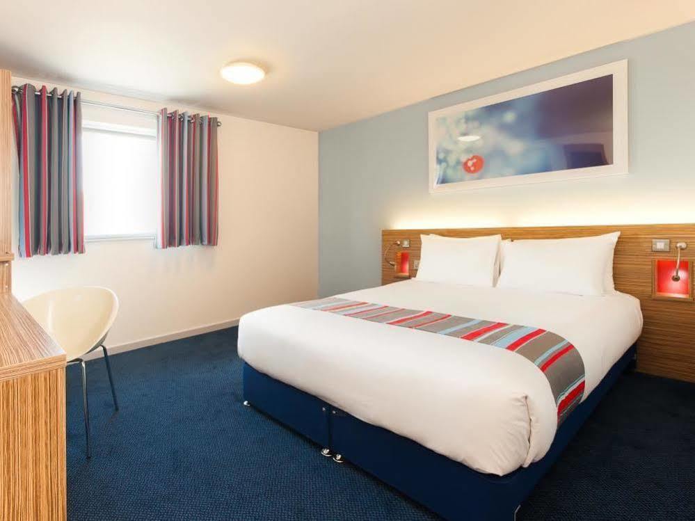 Mercure London Gatwick Airport Horley Exterior foto
